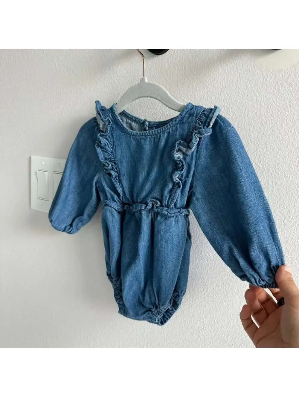 Old Navy Baby Girl Denim Long Sleeve bubble 6-12M